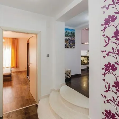 Angela Villa Vinišće