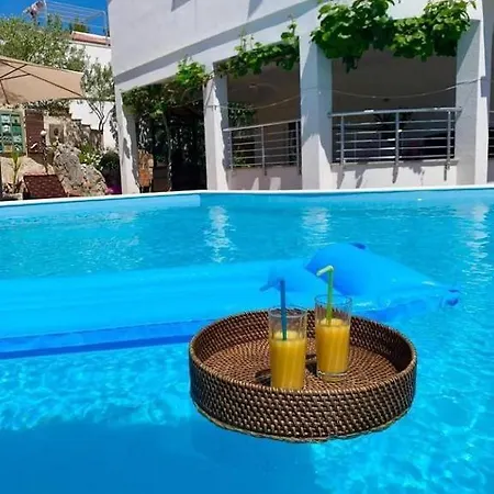 فيلة Angela Vinišće