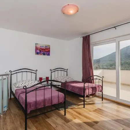 فيلة Angela Vinišće